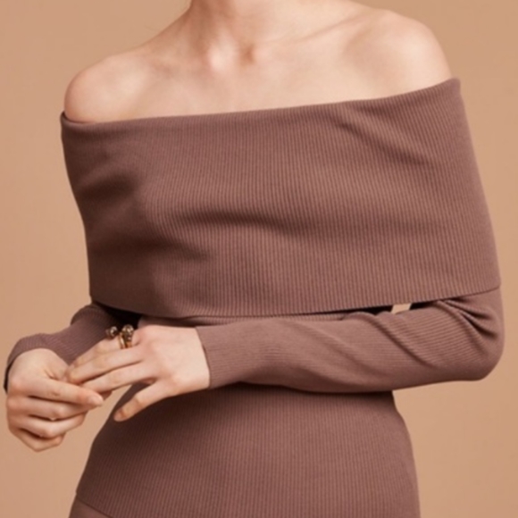 Aritzia/Wilfred Croquis off the shoulder sweater - Picture 1 of 8